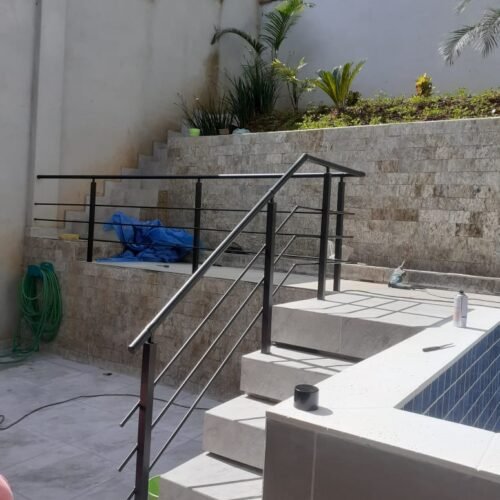 Guarda corpo de aluminioem piscina